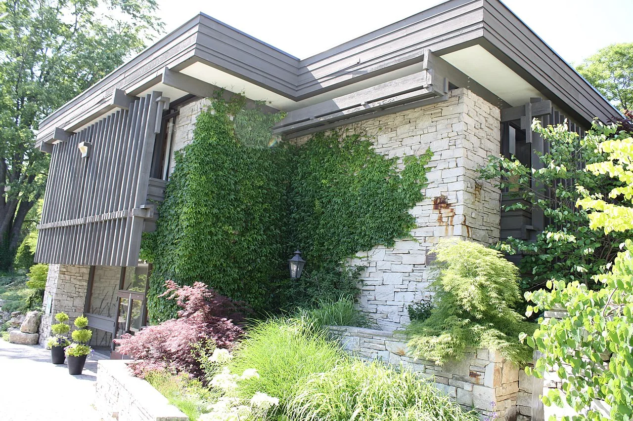 Edwards Gardens & Toronto Botanical Garden